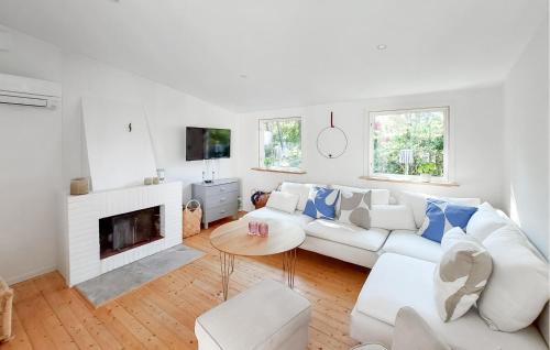 Mellbystrand House | Stunning Home In Mellbystrand With Wifi