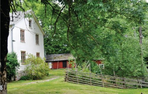 Annolfsbyn House | Stunning Home In Mellerud With Wifi