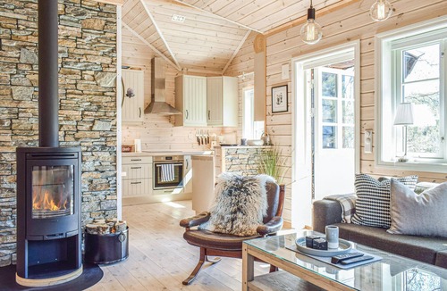 Kvam House | Stunning home in Norheimsund with house sea view