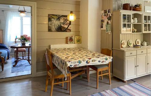 Heroy House | Stunning Home In Runde With Wifi
