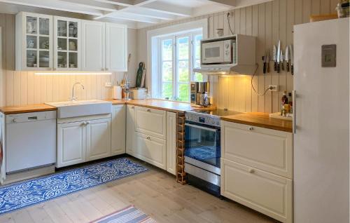 Heroy House | Stunning Home In Runde With Wifi