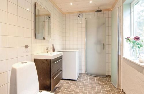 Tingstade House | Stunning home in Tingstäde with WiFi