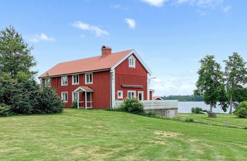 Tingsryd House | Stunning home in Tingsryd with WiFi