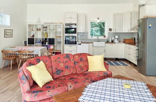 Tvarred House | Stunning home in Tvärred with kitchen