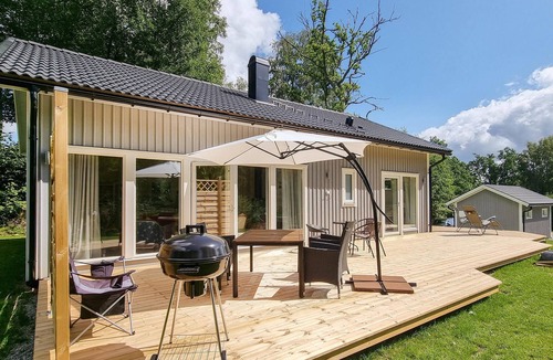 Tvarred House | Stunning home in Tvärred with kitchen