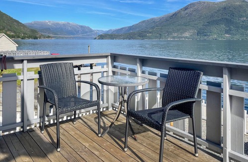 Djønno House | Stunning home in Vallavik with WiFi