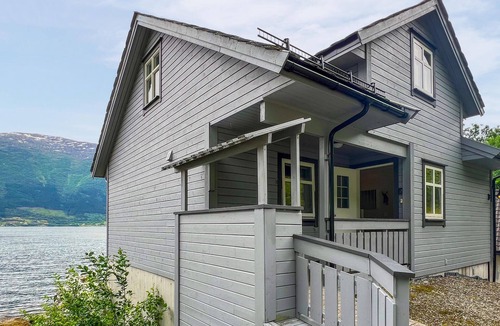 Djønno House | Stunning home in Vallavik with WiFi
