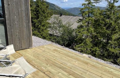 B House | Stylish cabin at Lifjell with jacuzzi and sauna