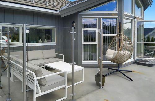 Arendal House | Stylish Cabin Experience In Beautiful Surroundings