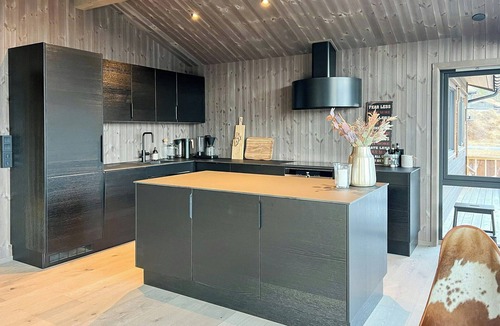 Stryn House | Stylish cabin in scenic Stryn