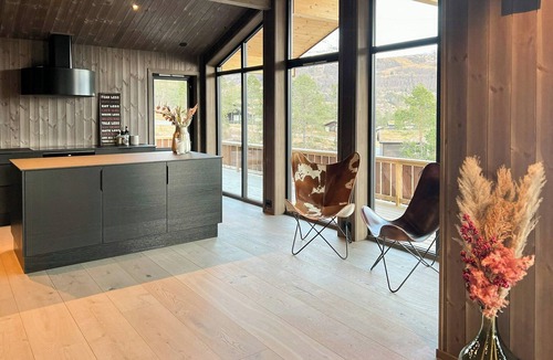 Stryn House | Stylish cabin in scenic Stryn