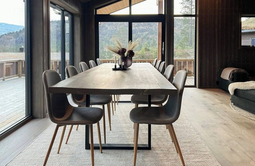Stryn House | Stylish cabin in scenic Stryn
