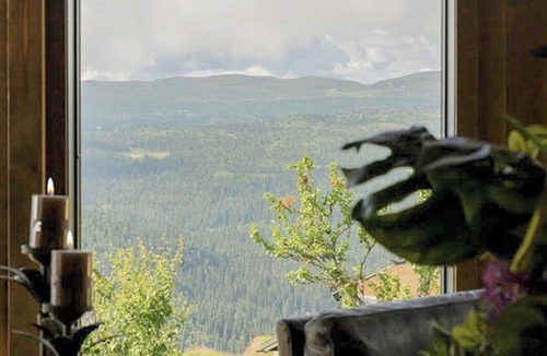 Sor-Aurdal House | Stylish cabin with lovely view at Stavadalen