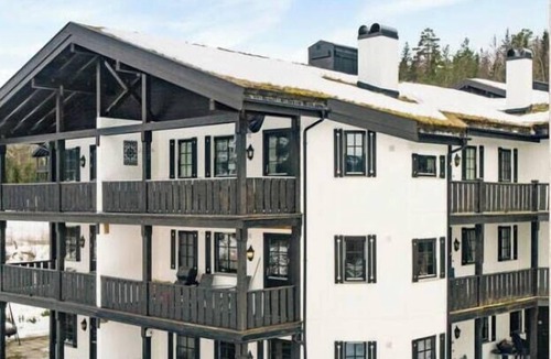 Kroderen Apartment | Stylish Ski-in/Ski-out Apt with Sauna & Fjord View