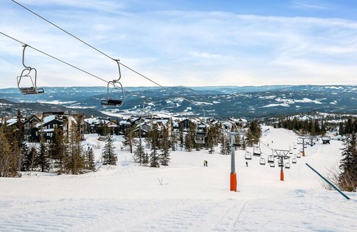 Kroderen Apartment | Stylish Ski-in/Ski-out Apt with Sauna & Fjord View