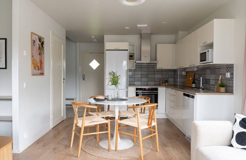 Renko Apartment | Stylish two-storey home, parking and sauna