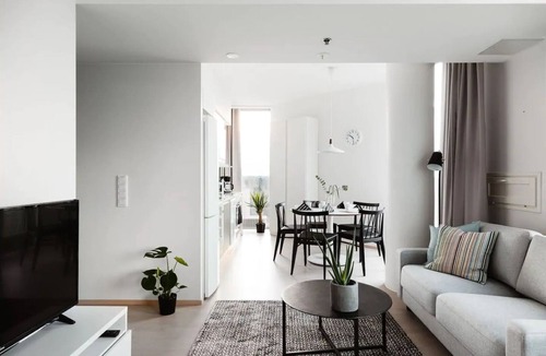 Tammisalo Apartment | Suite style apartment overlooking rooftops (42)