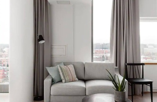 Tammisalo Apartment | Suite style apartment overlooking rooftops (42)
