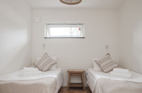 Malarhusens House | Sun-filled five bedroom family home near beach
