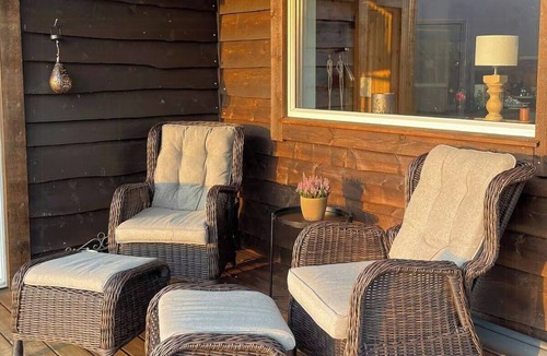 Naustdal House | Sunny cabin with fjord views in Redal