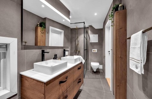 Hovik Apartment | Sunny Garden Stay