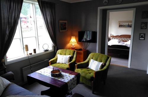 Bergvik House | Sunny Hill Cottage