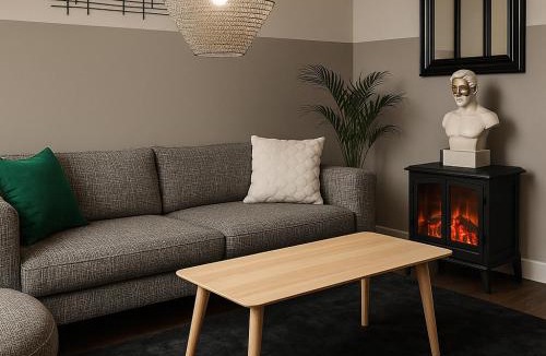 Spanga - Tensta House | Sunny stay in top floor room