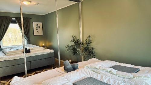 Leknes Apartment | Sunny Terrace - Airy Apartment in the Heart of Lofoten