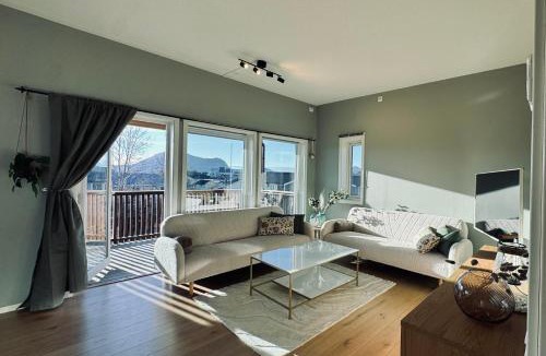 Leknes Apartment | Sunny Terrace - Airy Apartment in the Heart of Lofoten
