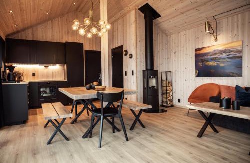 Askvoll House | Sunset Island Retreat, Ocean Cabin with Hot Tub