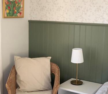 Kivik Bed & Breakfast | Svabesholms Kungsgårds B&B och Pensionat Stenshuvud