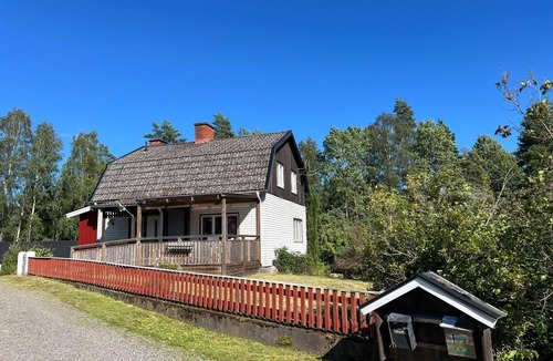 Alsterbro House | Swedish house on the edge of the forest with garden and covered terrace in a quiet location
