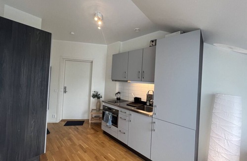 Liljeholmen - Hagersten Apartment | Tele 18 -1403 #382 · Modern & fully furnished studio