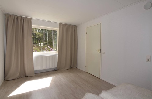 Sjotorp House | The cottage is located simply fantastic, only 100 m from Lake Vänern.