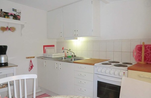 Hastveda House | The cozy cottage is located on a large, sheltered plot near the river Helgå.