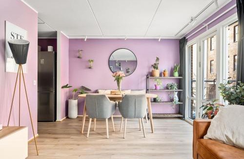 Toyen Apartment | The Cozy Violet Hideaway