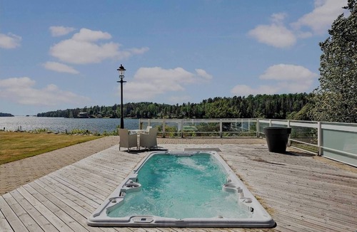 Askersund Municipality Villa | The Dream House By The Glittering Lake Vättern!