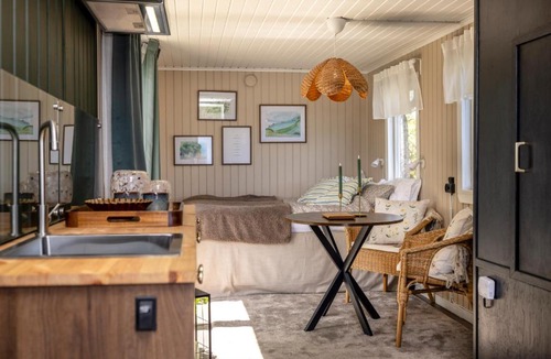 Östergötland Cabin | The Floating Lodge