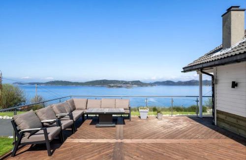 Stavanger House | The Green Bay
