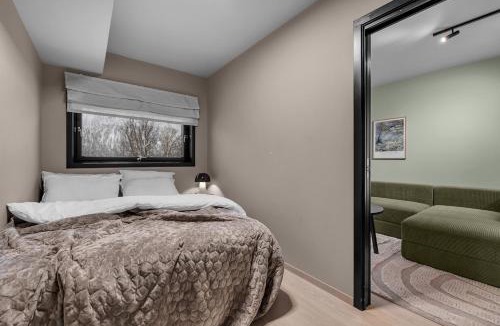Tromsdalen Apartment | The green lounge - a lovely home with free indoor parking!