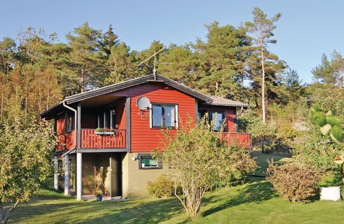 Stromstad House | The house is located on the edge of an established vacation home settlement.