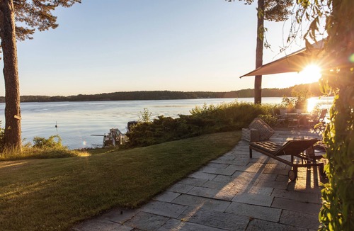 Varmdo House | The pearl of the archipelago, beachfront location near shopping and outdoor activities. Unique accommodation.