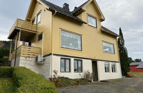 Ikornnes House | The Yellow House