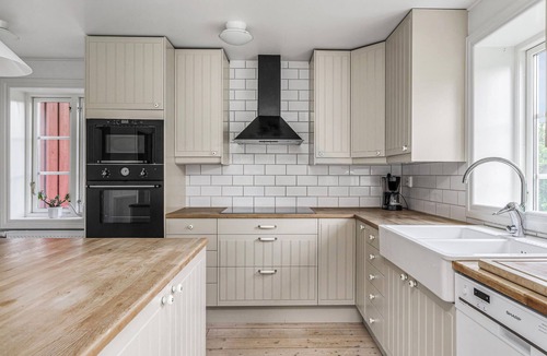 Norrkoping O House | This modern cottage awaits your visit in a beautiful area, close to Kolmården Animal Park and not fa