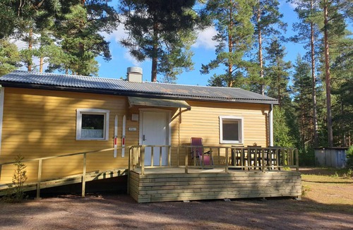 Grasmark House | This modern vacation home welcomes you in Gräsmark, just a few meters from the lake.