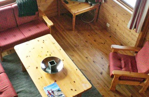 Eid House | Three-Bedroom Holiday home in Nordfjordeid 2