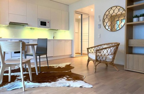 Ruoholahti Apartment | Tilava Yksiö Merenrannalla