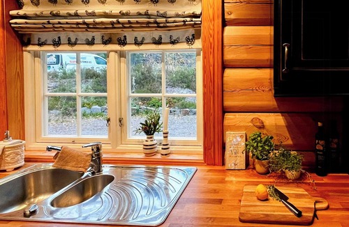Nissedal House | Timber cabin with hot tub and views