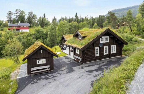 Kvam House | Timber cabin with soul at Kvamskogen