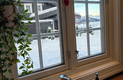 Sykkylven House | Timber cabin with outdoor spa near Stranda